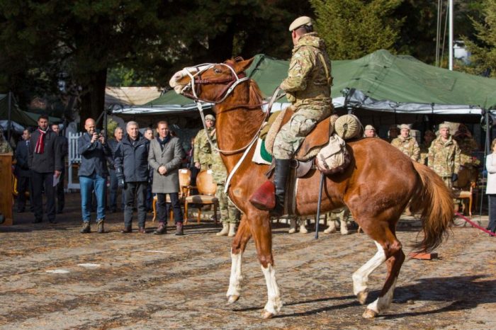 En San Martín de los Andes, Gutiérrez homenajeó a los soldados de montaña