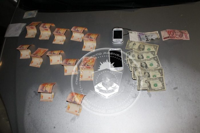 Robaron más de cincuenta mil pesos de una casa y los atraparon