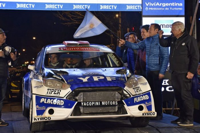 Rally Argentino: el gobernador presenció la largada simbólica en Casa de Gobierno