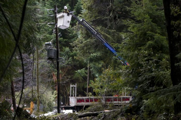 Con el mejoramiento del clima, continúa la asistencia en Villa Traful, Villa La Angostura y San Martín de los Andes