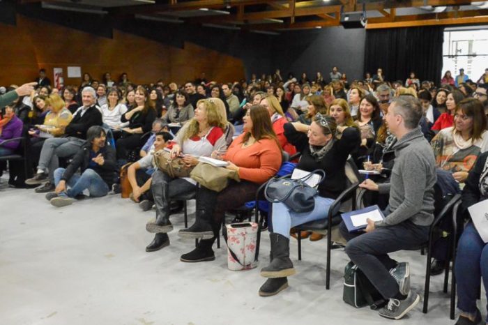 Educación: más de 600 personas participaron de la conferencia de Bernardo Blejmar