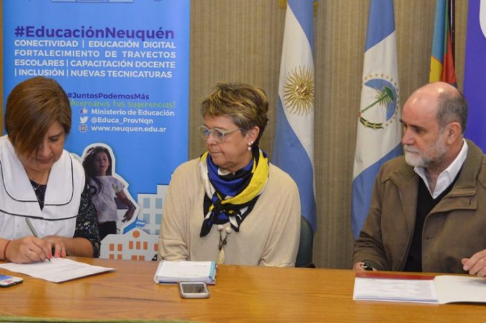 Entregaron camioneta a la Escuela N° 291 de La Barrosa