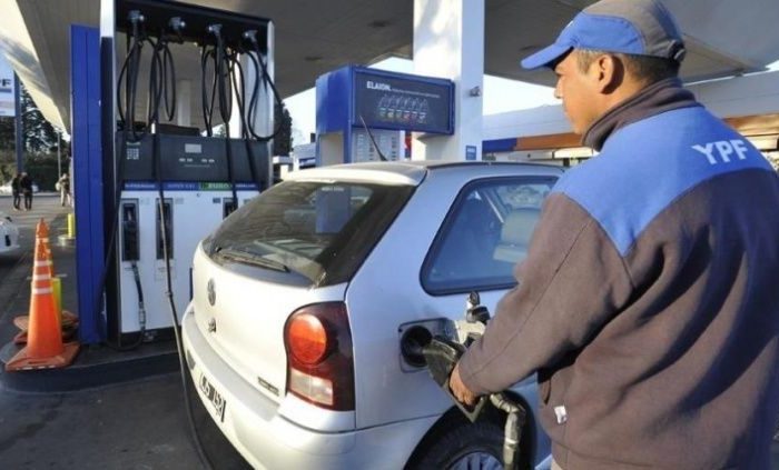 El Gobierno dejó sin efecto el congelamiento de los combustibles y autorizó un aumento del 4%