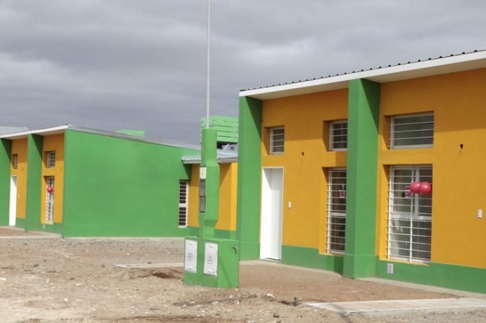 Gutiérrez entregó 51 viviendas en Zapala