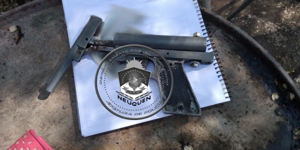 Secuestran un arma de fuego y elementos sustraídos en Neuquén capital