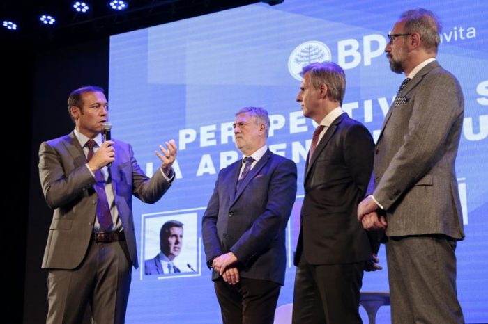 El gobernador asistió a la charla Perspectivas sobre la Argentina que viene