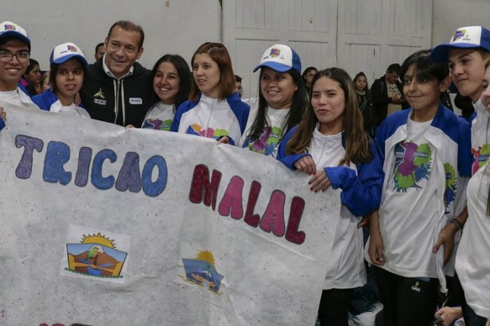 El gobernador despidió a los jóvenes que viajan a los Juegos Evita para representar a la provincia