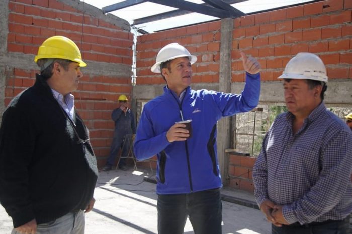 El gobernador recorrió obras en construcción en Chos Malal