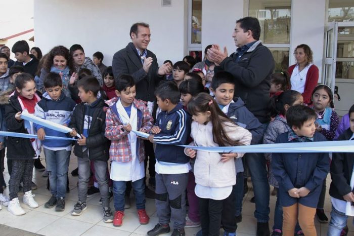 El gobernador inauguró obras de remodelación en la Escuela 31 de El Cholar