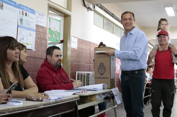El gobernador votó este mediodía en la Escuela N° 2 de Neuquén capital