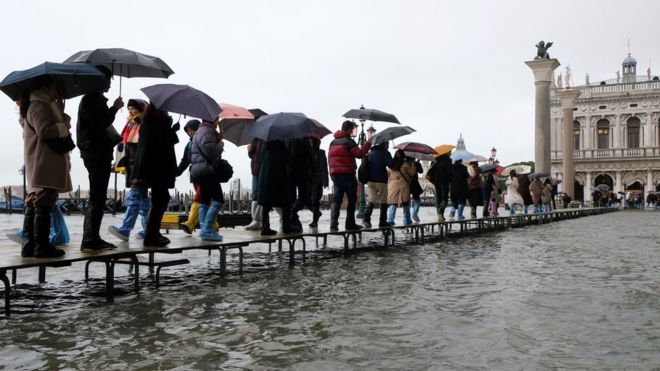 Venecia: las impactantes imágenes de las inundaciones más graves en la ciudad italiana desde 1966