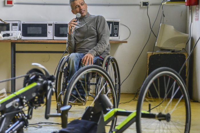 Ciclista adaptado brindó una charla a jóvenes sanmartinenses