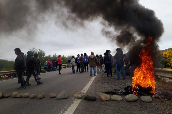 Contratados municipales, cortan la ruta Nac. N° 40 en Junín de los Andes