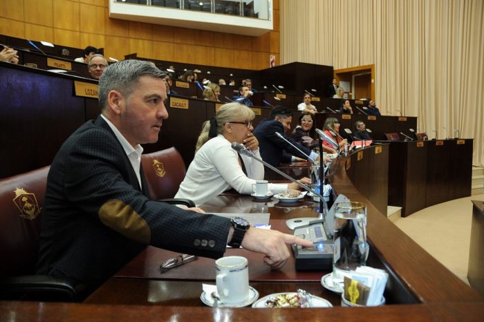 Autorizan al Ejecutivo a contraer deuda por 11 mil millones de pesos