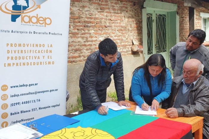 El Iadep entregó créditos en Ruca Choroi