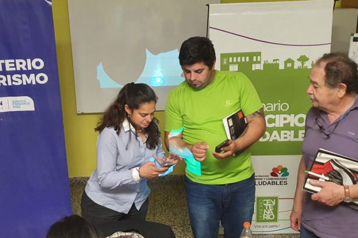 Capacitan a emprendedores y productores de Centenario en Plan de Negocios y Planificación estratégica
