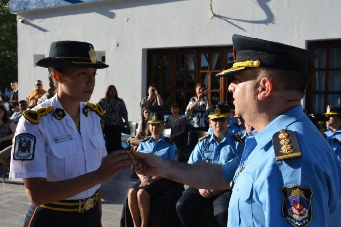 Ceremonia de imposición de Jerarquías, cambio de Banderas y Armamento a Cadetes Destacados de la Policía del Neuquén