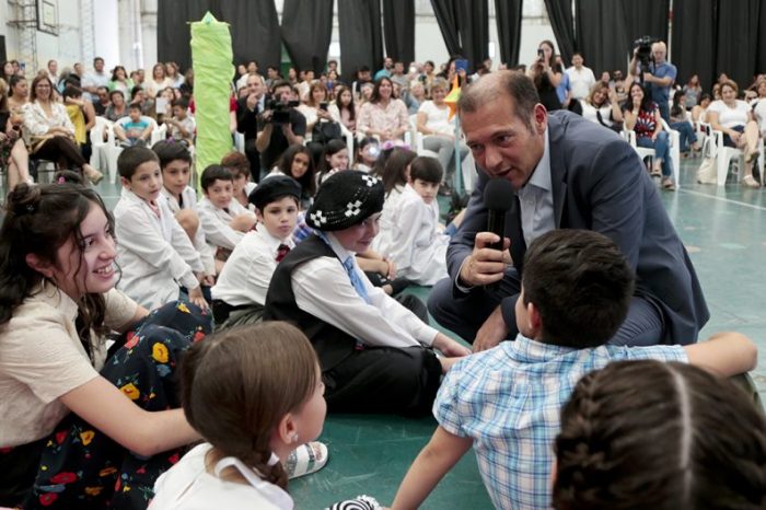 El gobernador participó del acto de cierre del ciclo lectivo 2019 en la Escuela 82