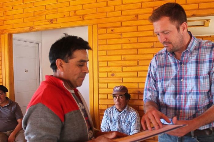 Entregan fondo rotatorio a comunidad Cheuquel para provisión de forraje