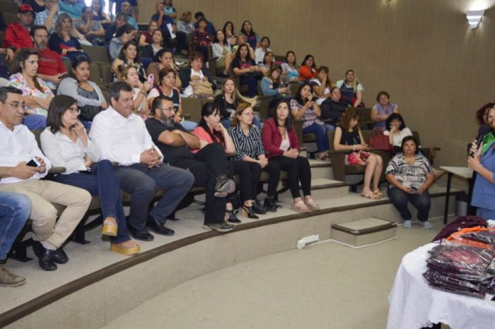 Se entregaron kits para personal de cocina de distintas escuelas