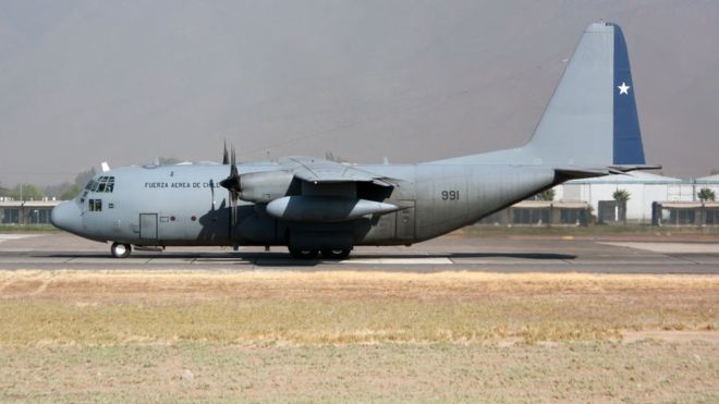 Con apoyo internacional: 13 aviones, 4 buques y 3 satélites buscan avión desaparecido de la FACH