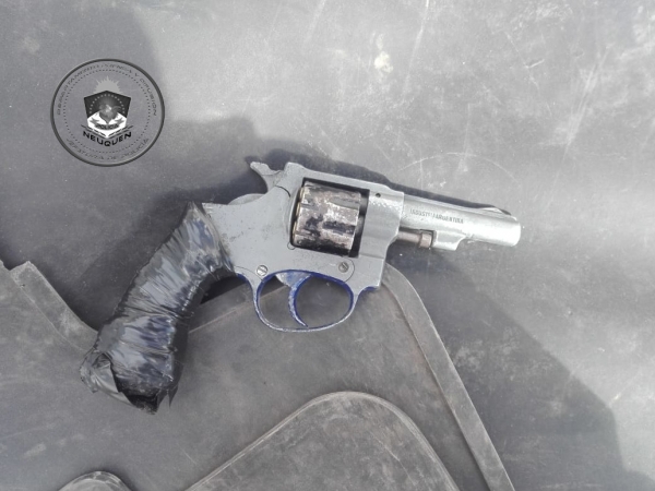 Centenario: Dos demorados un arma de fuego una computadora y un taladro secuestran en procedimiento
