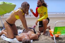 Guardavidas graban un video de cumbia para promover la práctica de RCP