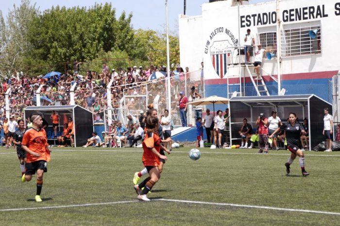 River Plate venció el amistoso de fútbol femenino a Petrolero Argentino