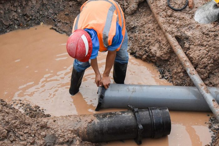 EPAS trabaja en una reparación de acueducto sobre calle Necochea