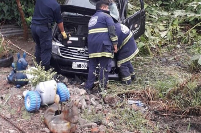 Volcó una camioneta en la que viajaban músicos del grupo Damas Gratis