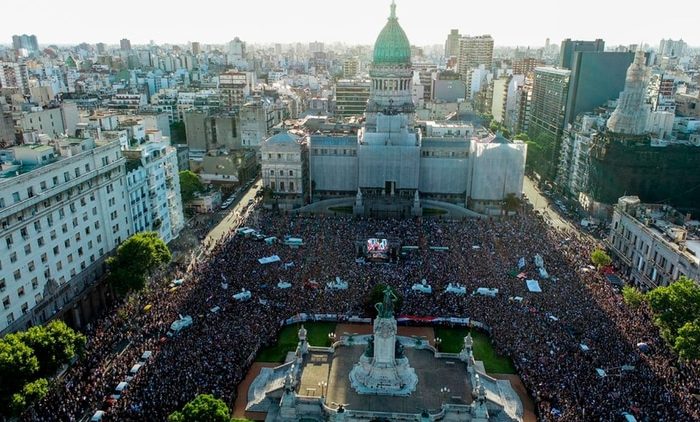 Multitudinaria movilización frente a la Plaza del Congreso para pedir justicia por Fernando Báez Sosa y protestar contra la violencia