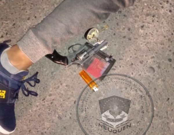 Adolescentes aprehendidos con un arma de fuego