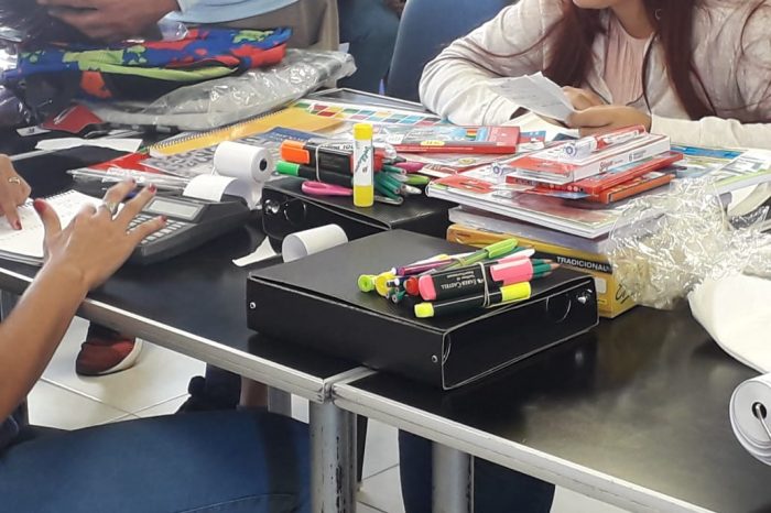 Entrega de útiles escolares subsidiados