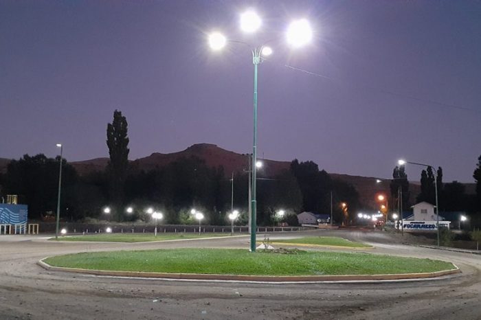 Se iluminó con sistema led el acceso a El Huecú