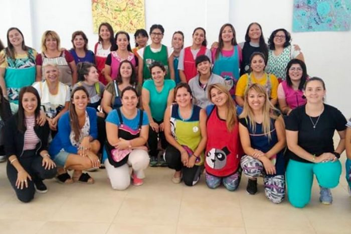 La línea 148 asesoró a personal del jardín Nº 18 de Plottier