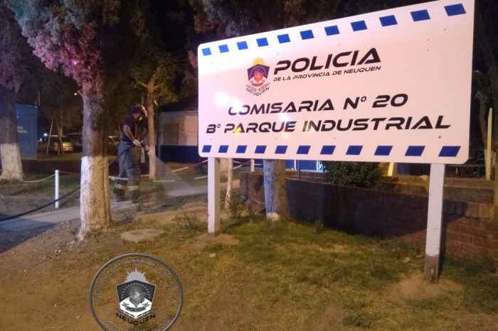 Desinfectan unidades policiales previniendo el Covid-19