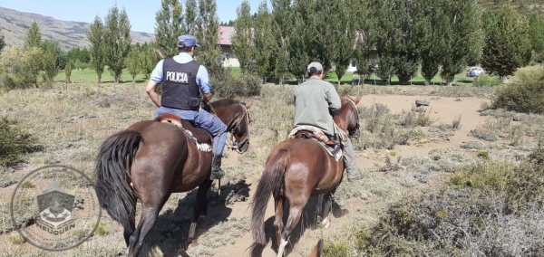 Personal Policial Patrullan  las zonas rurales