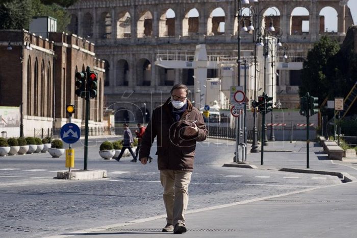 Italia volvió a reportar más de 340 muertes en un día y pasó las 2.500