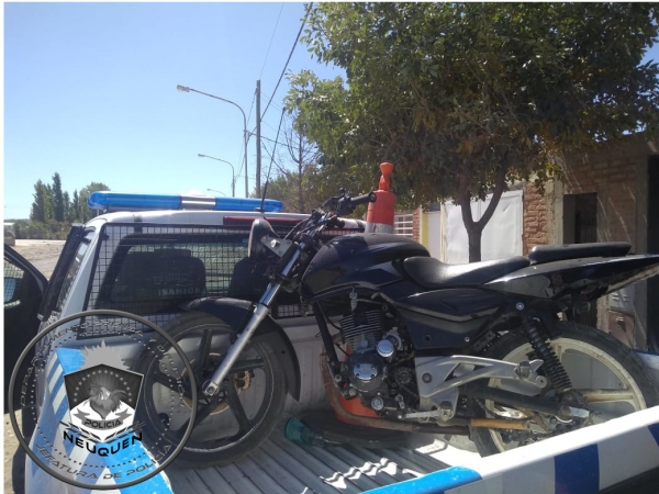 Personal Policial recupera motocicleta robada horas antes