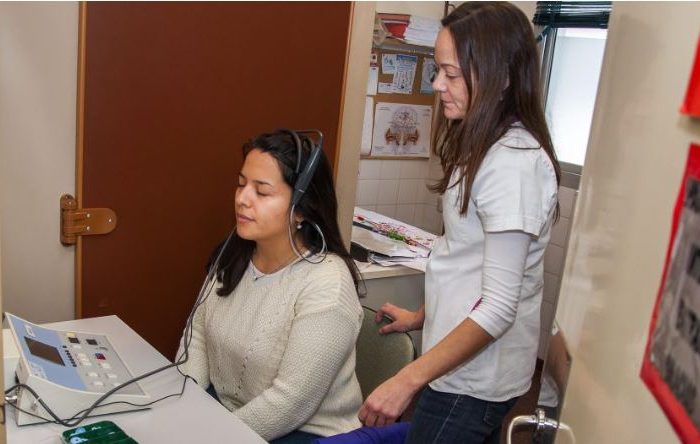 Cuidar la salud auditiva con controles y buenos hábitos