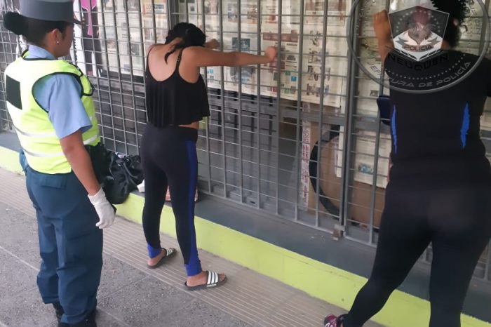 Dos mecheras demoradas tras robar ropa de un local de moda