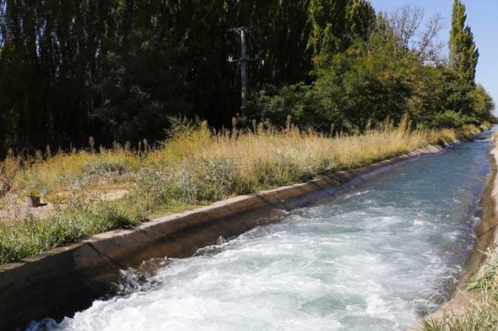 Trabajos para garantizar el agua en chacras de la zona