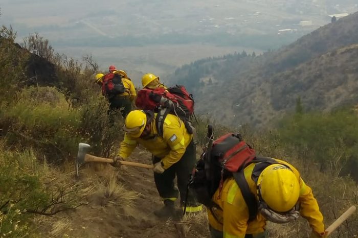 Parques Nacionales colabora en el combate del fuego en Chubut