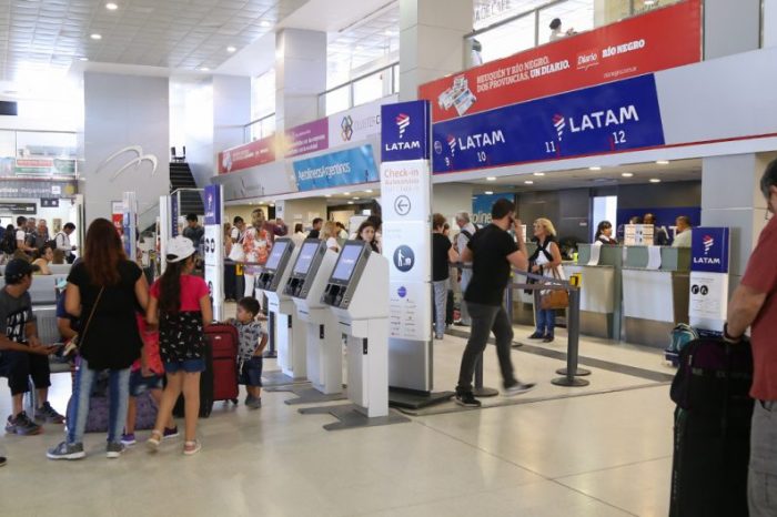 En febrero volvió a crecer la cantidad de pasajeros en el aeropuerto neuquino
