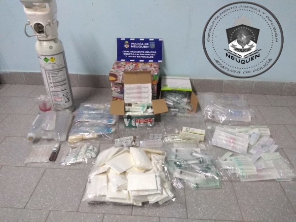 Un demorado y secuestran gran cantidad de insumos médicos y vacunas antigripales