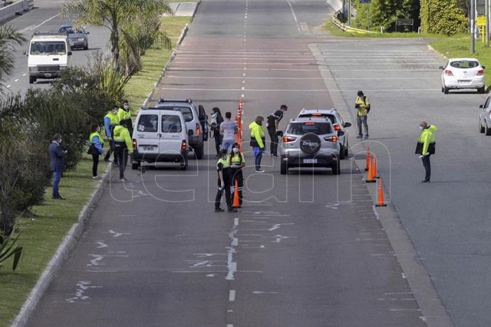 Se alcanzó el tope de permisos diarios para el regreso de argentinos varados en el país