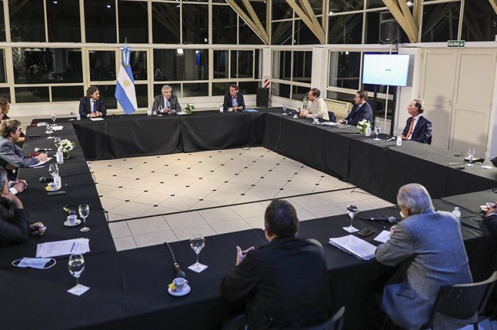 Fernández recibe a los gobernadores para anunciar la negociación de la deuda