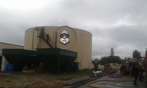 Bomberos de la Policía del Neuquén, sofoacaron un incendio en una sala de máquinas