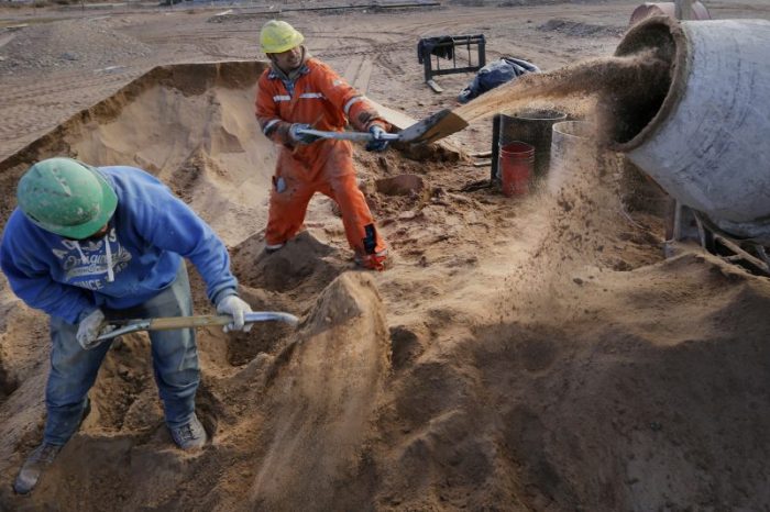 Coronavirus: Gutiérrez reunió a los intendentes por teleconferencia para coordinar el arranque de la obra de construcción privada