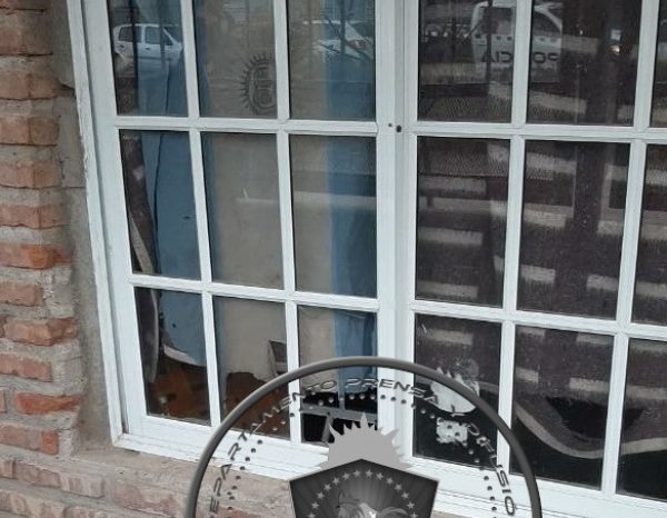 Personal de la Cría. 16 demoró a un hombre infraganti intentando cometer un robo